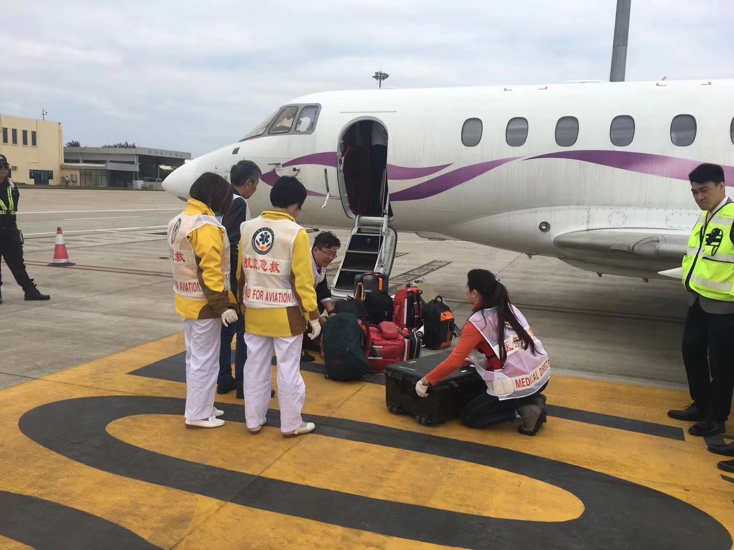 汉中香港出入境救护车出租